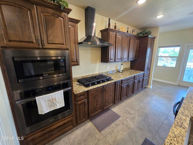 6300 CAMINO PINON Place, El Paso, TX 79932