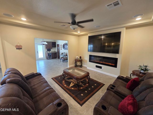 6300 CAMINO PINON Place, El Paso, TX 79932