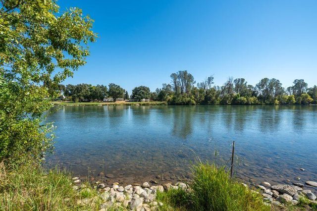 3425 Riverview Drive, Redding, CA 96001