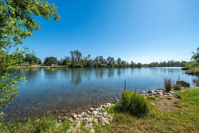 3425 Riverview Drive, Redding, CA 96001