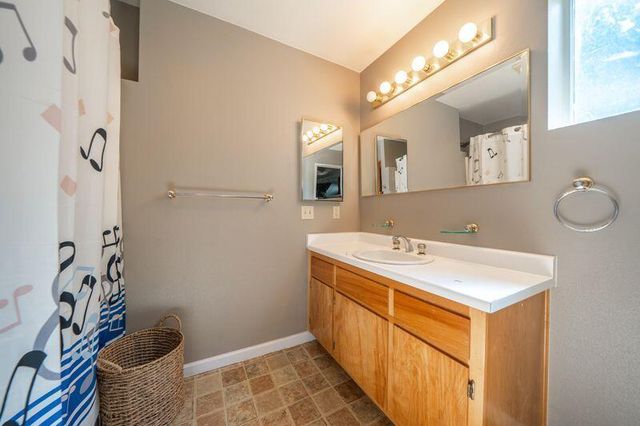 3425 Riverview Drive, Redding, CA 96001