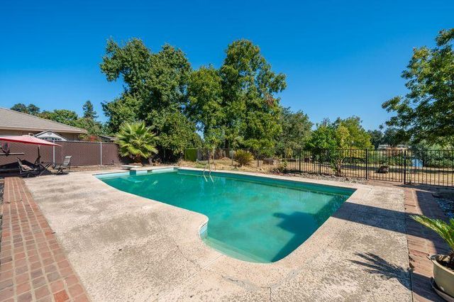 3425 Riverview Drive, Redding, CA 96001