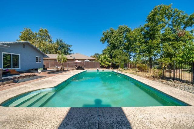 3425 Riverview Drive, Redding, CA 96001