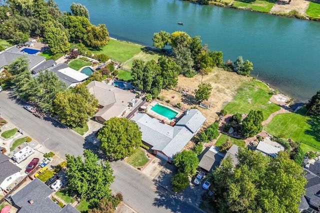 3425 Riverview Drive, Redding, CA 96001