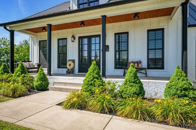 122 Hillside Dr, Dickson, TN 37055