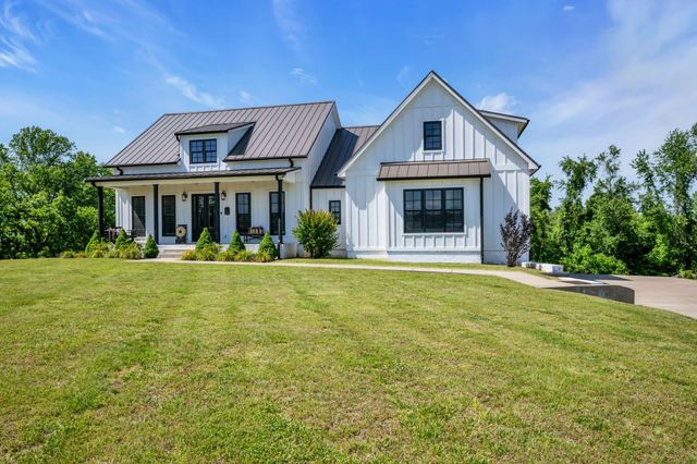 122 Hillside Dr, Dickson, TN 37055