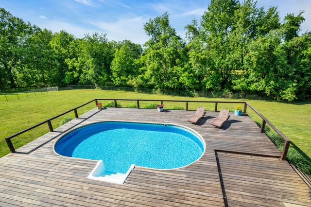 122 Hillside Dr, Dickson, TN 37055