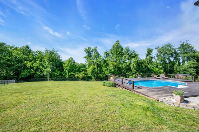 122 Hillside Dr, Dickson, TN 37055