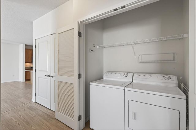 619 8th Street SE 308, Minneapolis, MN 55414