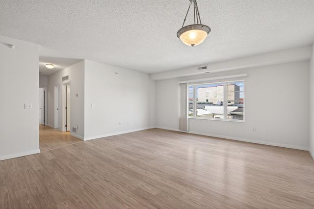 619 8th Street SE 308, Minneapolis, MN 55414