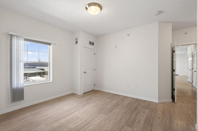 619 8th Street SE 308, Minneapolis, MN 55414
