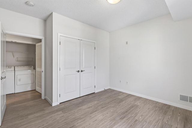 619 8th Street SE 308, Minneapolis, MN 55414