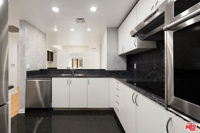 10520 Wilshire Boulevard 305, Los Angeles, CA 90024