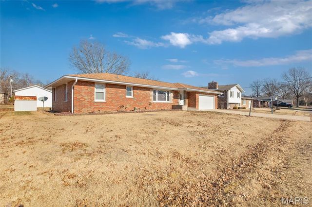 107 Park, Brighton, IL 62012