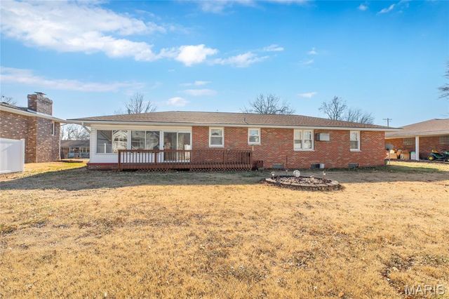 107 Park, Brighton, IL 62012