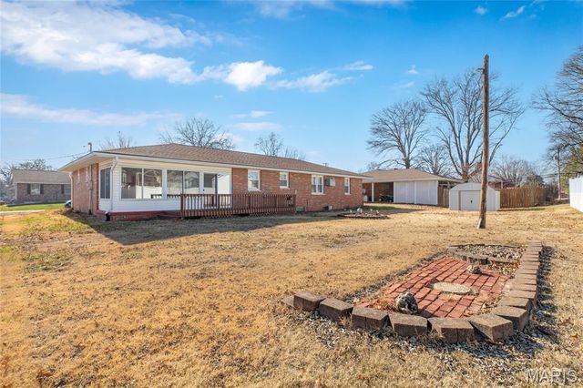 107 Park, Brighton, IL 62012