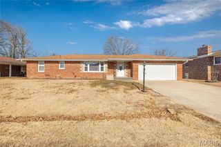 107 Park, Brighton, IL 62012