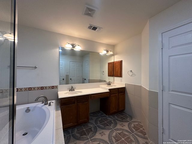 12360 Hart Crest, San Antonio, TX 78249