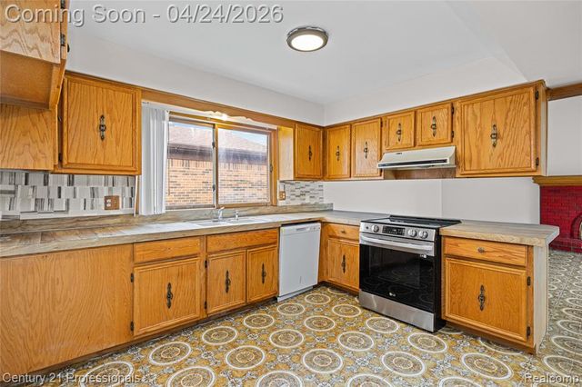 16129 Cambell Drive, Macomb, MI 48044