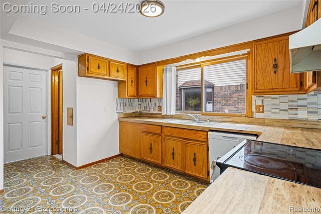 16129 Cambell Drive, Macomb, MI 48044