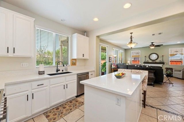 533 Divine Way, San Jacinto, CA 92583