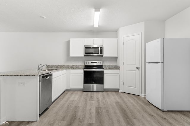 800 N 16th Street, Elwood, IN 46036
