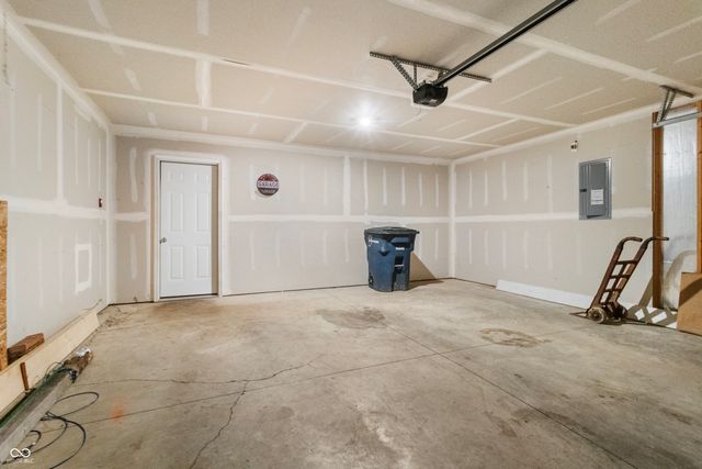 800 N 16th Street, Elwood, IN 46036