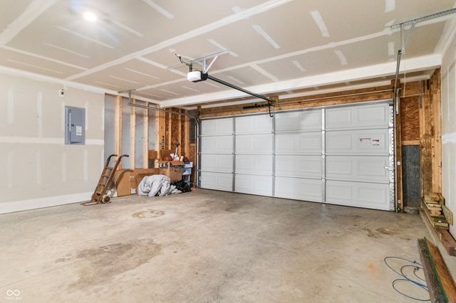 800 N 16th Street, Elwood, IN 46036