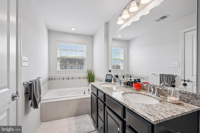 28 ELLA LN, Mount Holly, NJ 08060