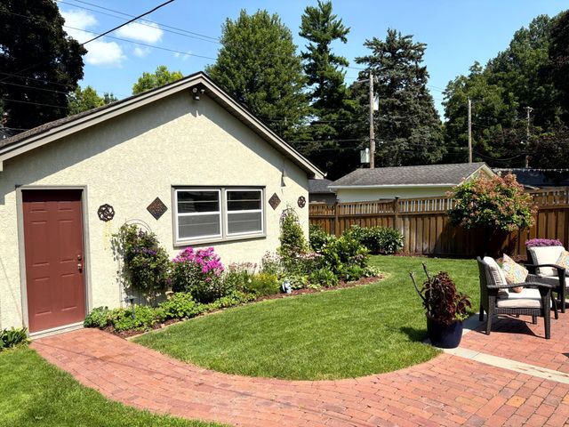 1847 Sargent Avenue, Saint Paul, MN 55105