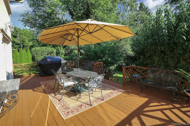 650 Bryant Avenue, Roslyn Harbor, NY 11576