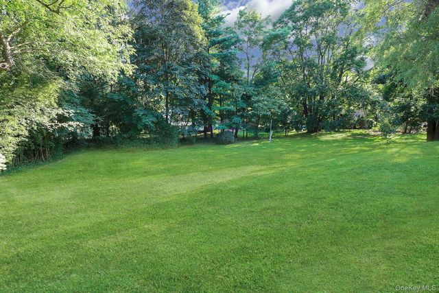 650 Bryant Avenue, Roslyn Harbor, NY 11576