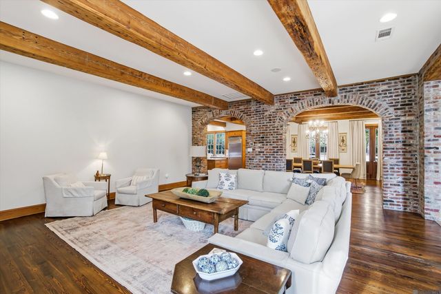 6222 Highland Rd, Baton Rouge, LA 70808