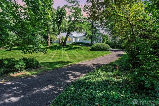 2420 Ridgeway Road, Oakwood, OH 45419