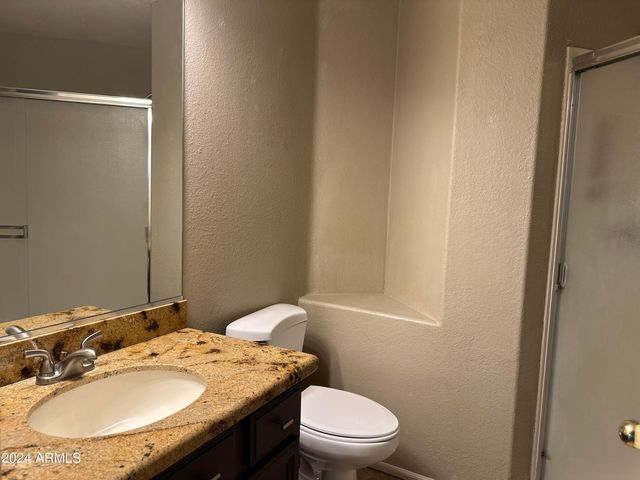 3320 N Lakeshore Court, Avondale, AZ 85392