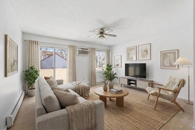 2740 Pleasant Ave 102, Minneapolis, MN 55408