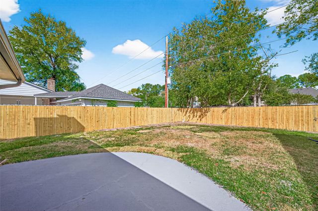 11506 Colonial Trail Drive, Houston, TX 77066