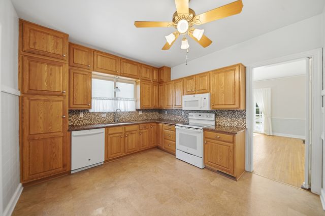 807 E Fellows Street, Dixon, IL 61021