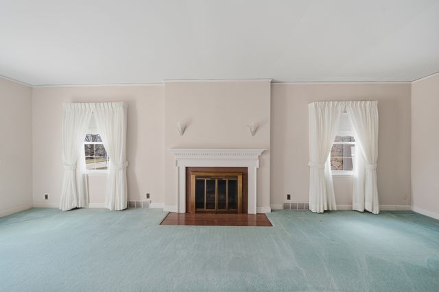 807 E Fellows Street, Dixon, IL 61021