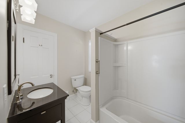 807 E Fellows Street, Dixon, IL 61021