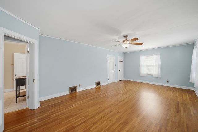 807 E Fellows Street, Dixon, IL 61021