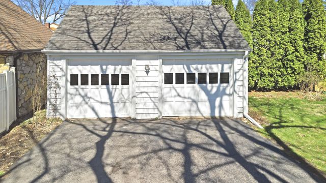 807 E Fellows Street, Dixon, IL 61021