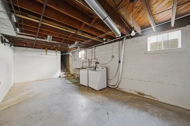 807 E Fellows Street, Dixon, IL 61021