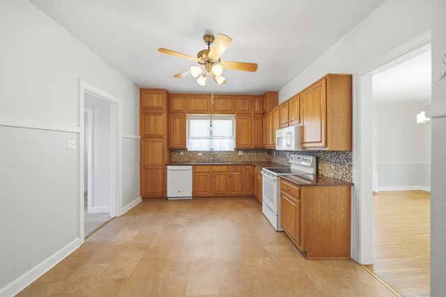 807 E Fellows Street, Dixon, IL 61021