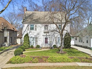 807 E Fellows Street, Dixon, IL 61021