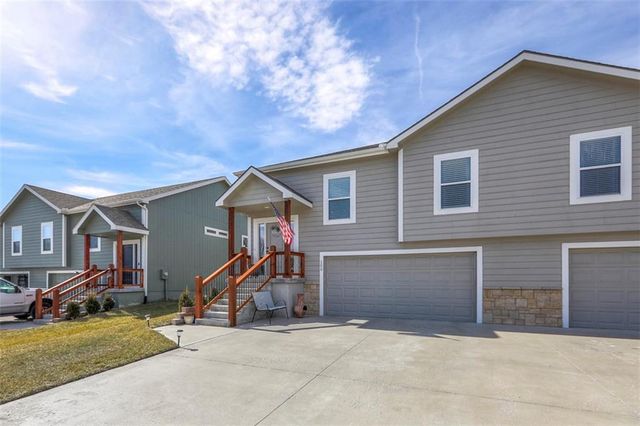 100 N McGee Street, Tonganoxie, KS 66086