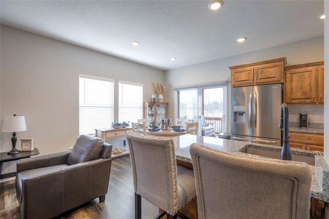 100 N McGee Street, Tonganoxie, KS 66086