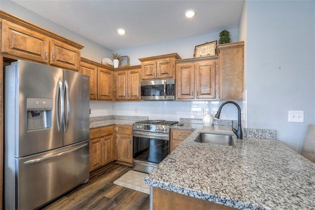 100 N McGee Street, Tonganoxie, KS 66086