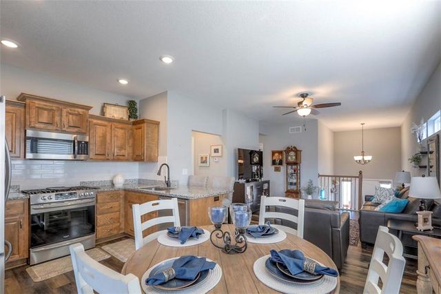 100 N McGee Street, Tonganoxie, KS 66086