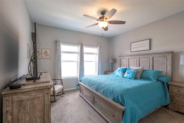 100 N McGee Street, Tonganoxie, KS 66086